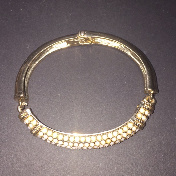 3/$15  🌺STUNNING WHITE PAVED BRACELET - Picture 6 of 8